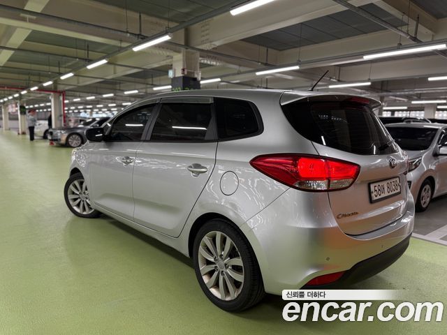 Kia Carens — interior