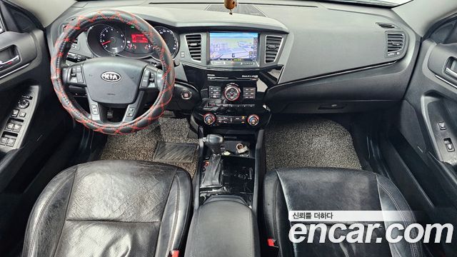 Kia K7 — interior