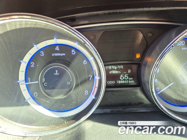 Hyundai Sonata — interior
