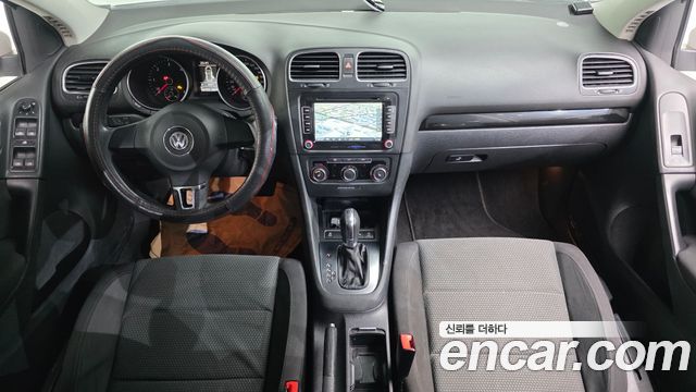 Volkswagen Golf — interior