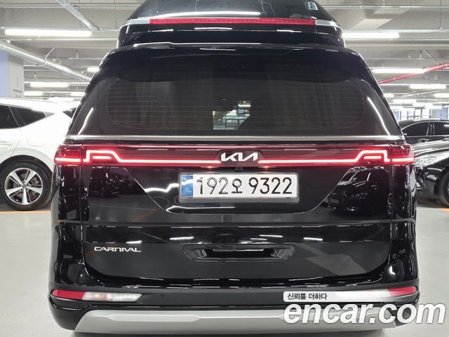 Kia Carnival — interior