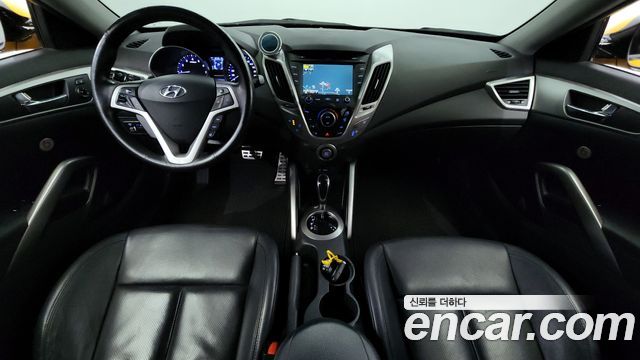 Hyundai Veloster — interior