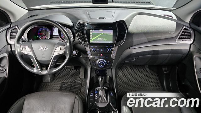 Hyundai Santa Fe — interior