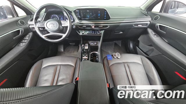 Hyundai Sonata — interior