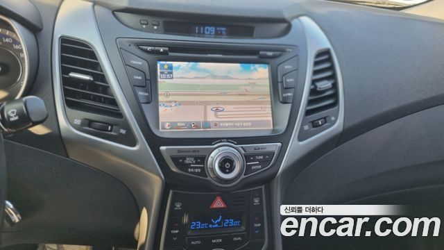 Hyundai Avante — interior
