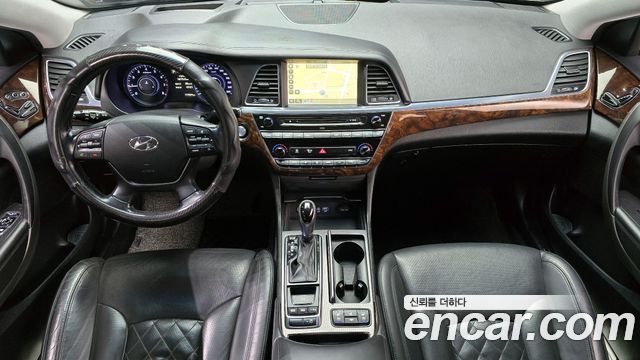 Hyundai Aslan — interior