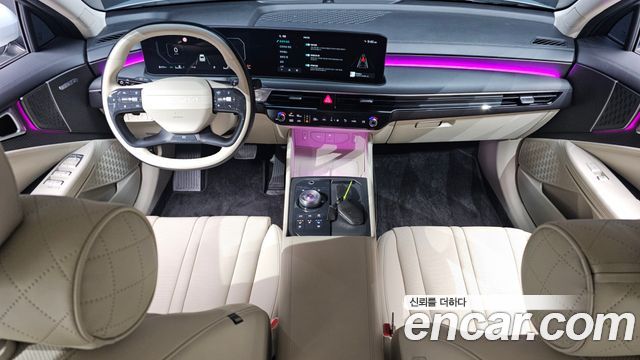 Kia K8 — interior