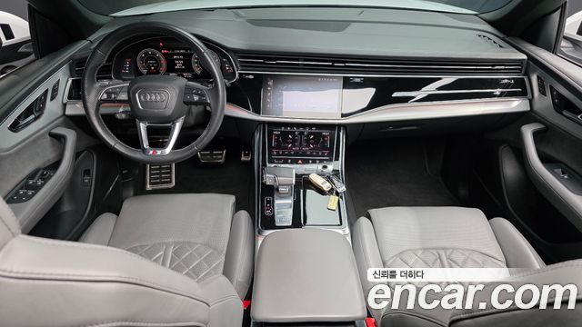 Audi Q8 — interior
