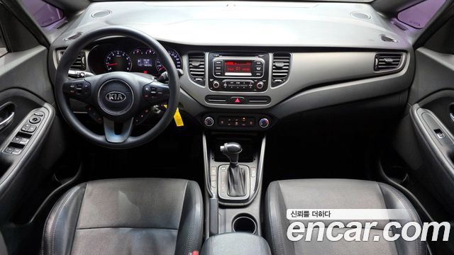 Kia Carens — interior
