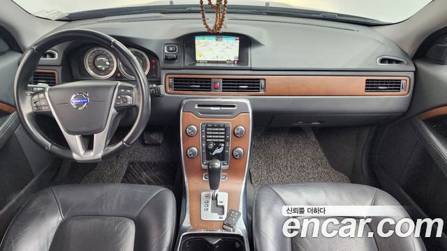 Volvo S80 — interior