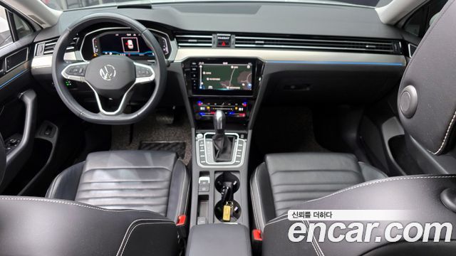 Volkswagen Passat — interior