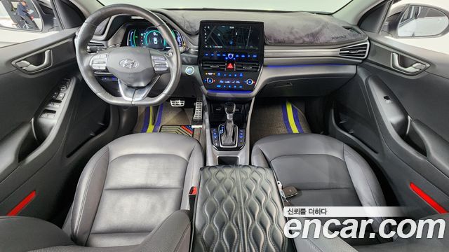Hyundai Ioniq — interior