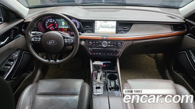 Kia K7 — interior