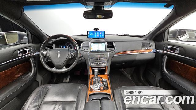 Lincoln MKS — interior