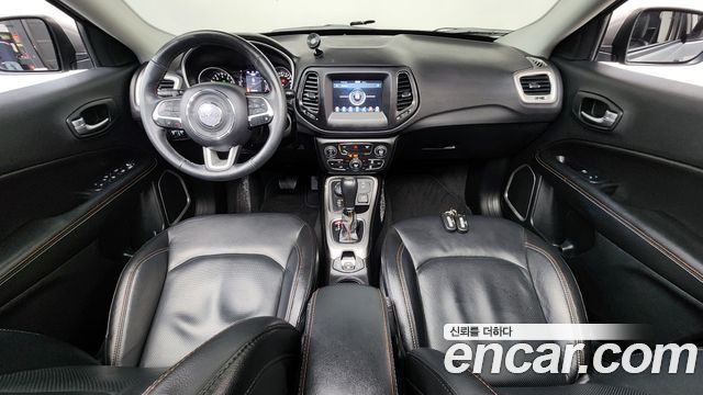 Jeep Compass — interior