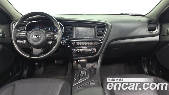 Kia K5 — interior