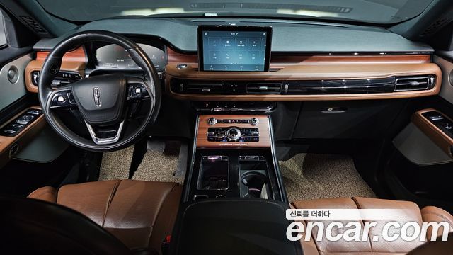 Lincoln Aviator — interior