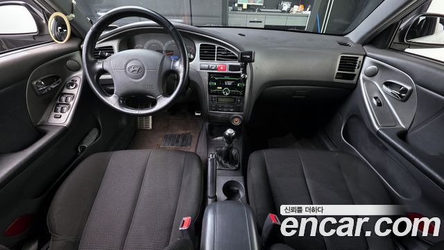 Hyundai Avante — interior