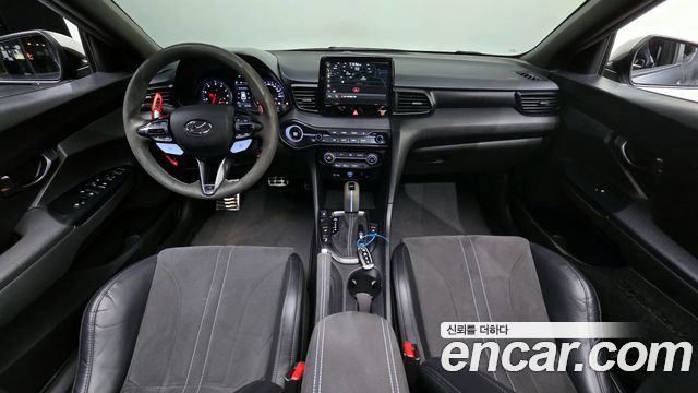 Hyundai Veloster — interior