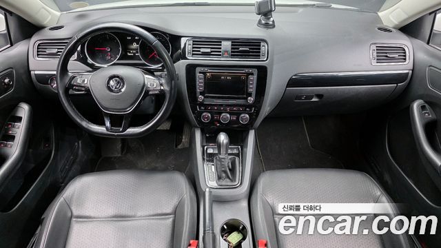 Volkswagen Jetta — interior