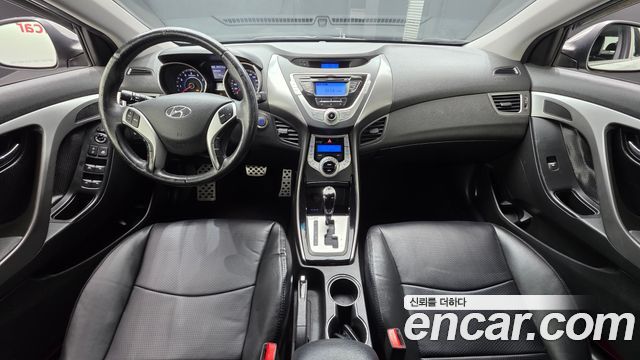 Hyundai Avante — interior