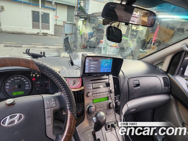 Hyundai Starex — interior