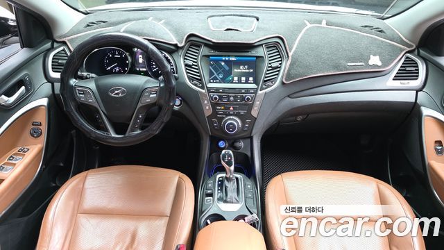 Hyundai Santa Fe — interior