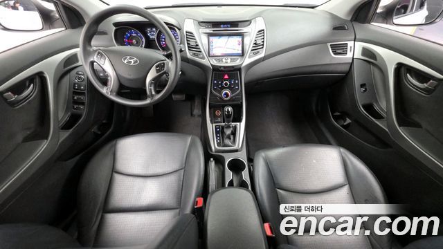 Hyundai Avante — interior