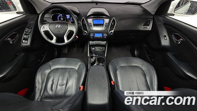 Hyundai Tucson — interior
