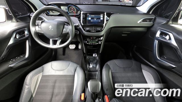 Peugeot 2008 — interior