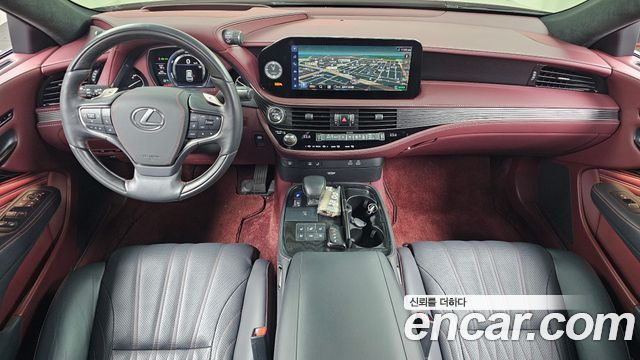 Lexus LS — interior