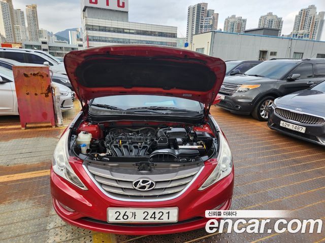 Hyundai Sonata — interior