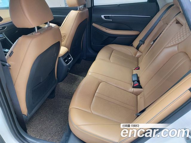 Hyundai Sonata — interior