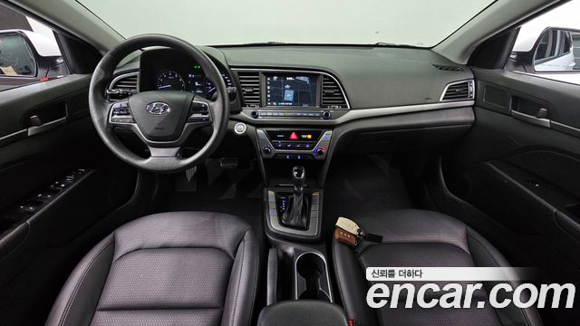 Hyundai Avante — interior