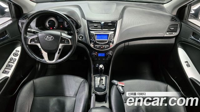 Hyundai Accent — interior