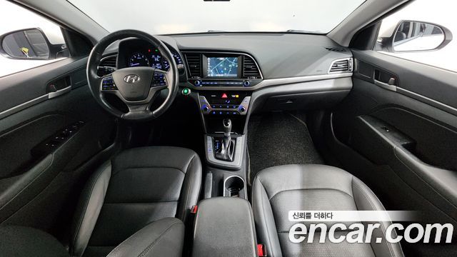 Hyundai Avante — interior