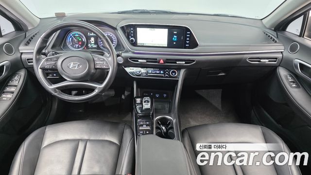 Hyundai Sonata — interior