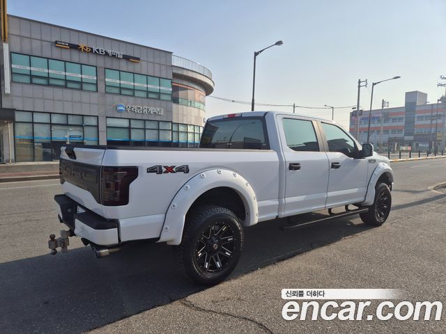 Ford F-150 — interior