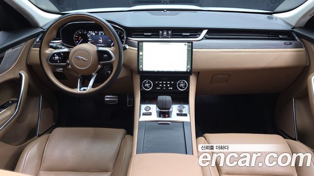 Jaguar F-Pace — interior