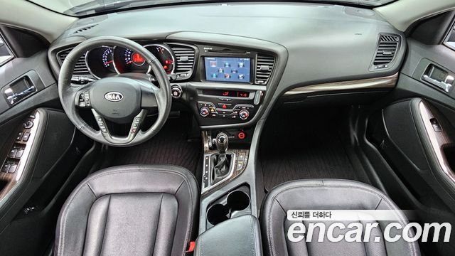 Kia K5 — interior