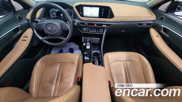 Hyundai Sonata — interior