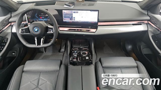 BMW i5 — interior