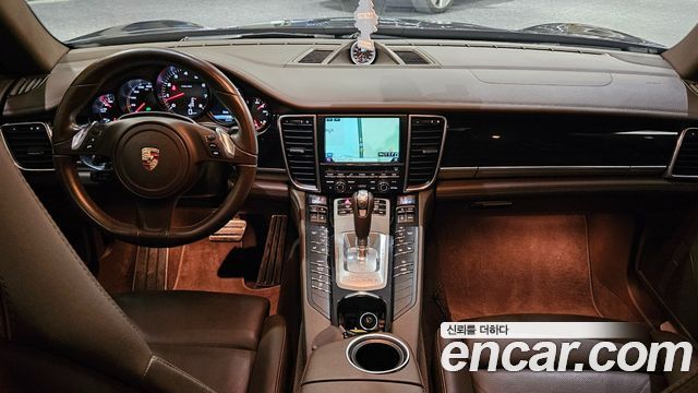 Porsche Panamera — interior
