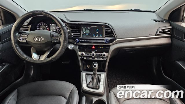 Hyundai Avante — interior