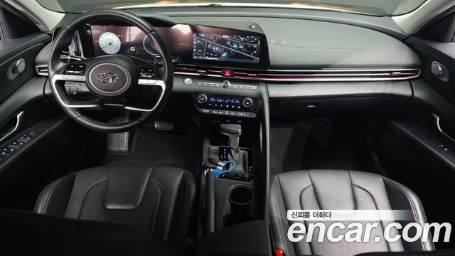 Hyundai Avante — interior