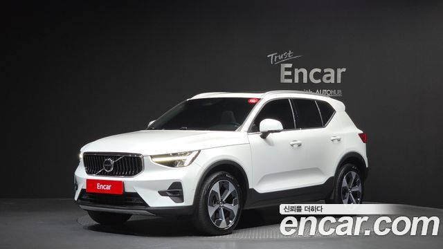 Volvo XC40 — exterior