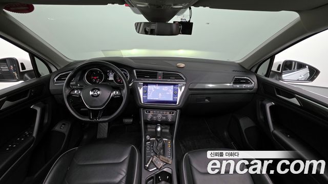 Volkswagen Tiguan — interior