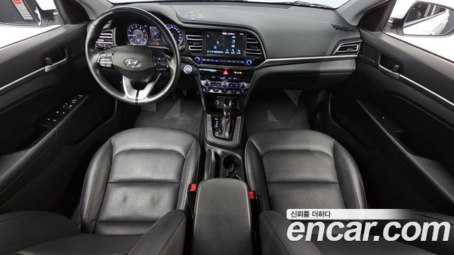 Hyundai Avante — interior
