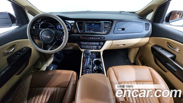 Kia Carnival — interior