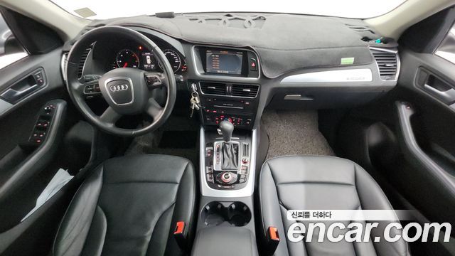 Audi Q5 — interior